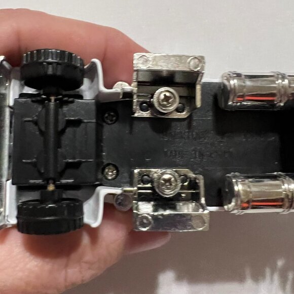 Semi Tractor Trailer Truck Cab 1/32 Diecast Metal Model Toy White - Picture 4 of 11